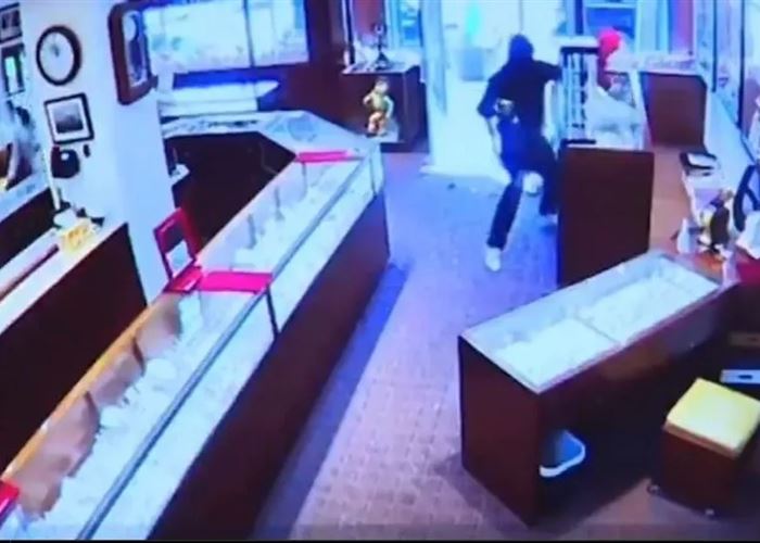 بـ 90 ثانية فقط.. سرقوا مجوهرات بقيمة 2 مليون دولار
