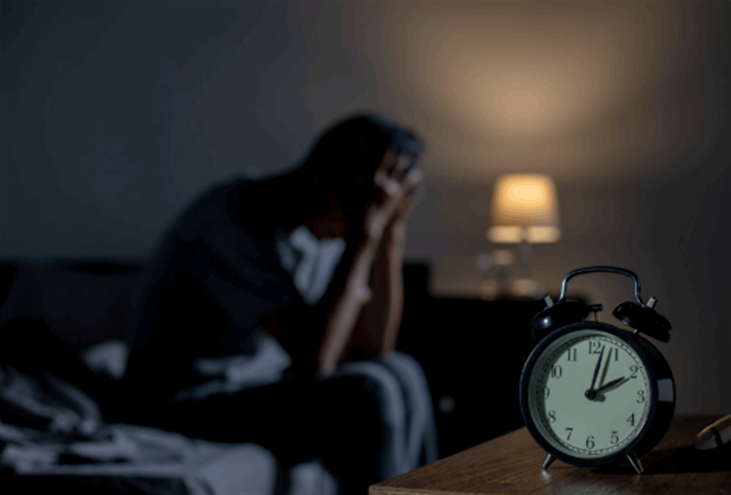 "لماذا يستيقظ البعض فجراً دون سبب واضح؟ العلماء يشرحون ظاهرة ساعة الذئب