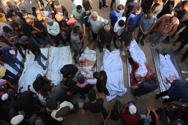الاحتلال يدمّر مركز إيواء وسط قطاع غزة.. وشهيدان جديدان نتيجة التجويع