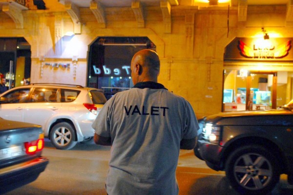 لا تقبل بدفع الـ Valet Parking بعد اليوم.. وأخيرًا قرار منصف من بلديّة أنطلياس!