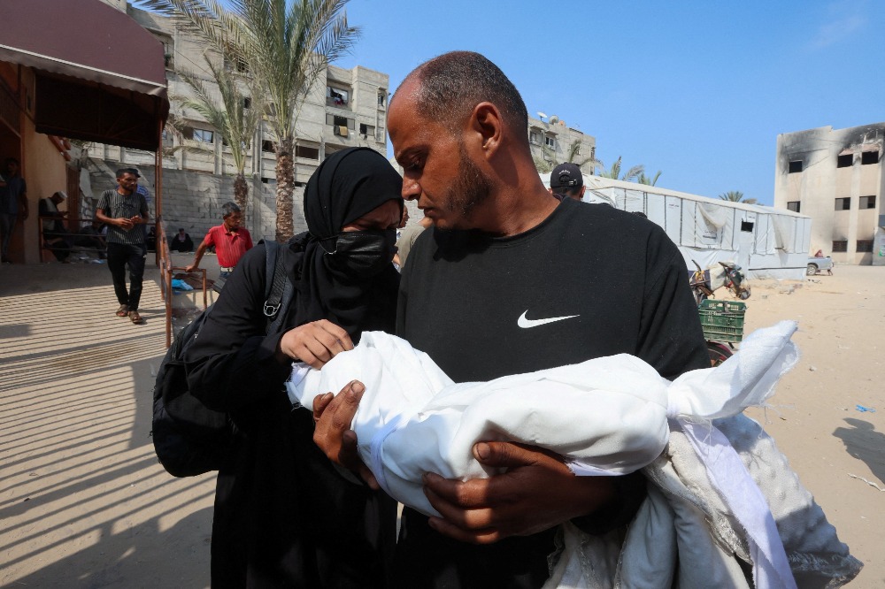 عدد شهداء الإبادة في غزة يقترب من 63 ألفاً.. واستشهاد 10 أشخاص جدد نتيجة التجويع