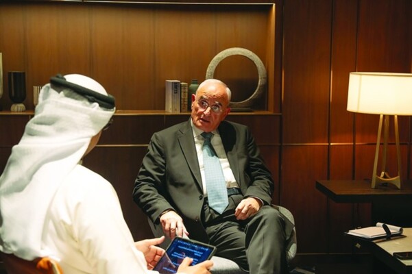 وزير الدفاع: الرئيس يسعى لتأمين دعم عالمي لسيطرة الدولة على السلاح