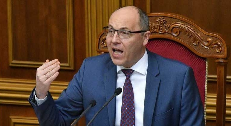 زيلينسكي يُعلن مقتل رئيس البرلمان الأوكراني السابق “بجريمة مروعة”