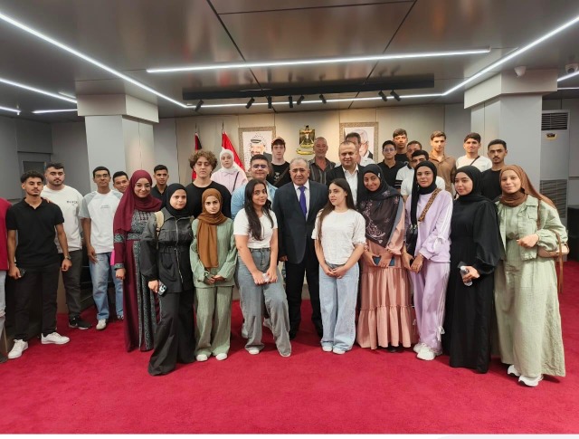 السفير الأسعد يستقبل طلاباً حاصلين على منح دراسية من "مؤسسة محمود عباس" إلى دول الخارج