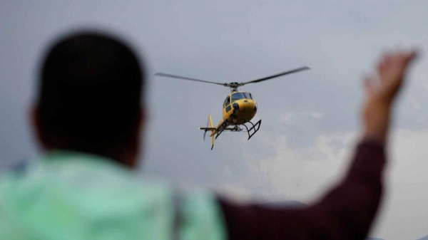 فقدان طائرة هليكوبتر على متنها 8 أشخاص