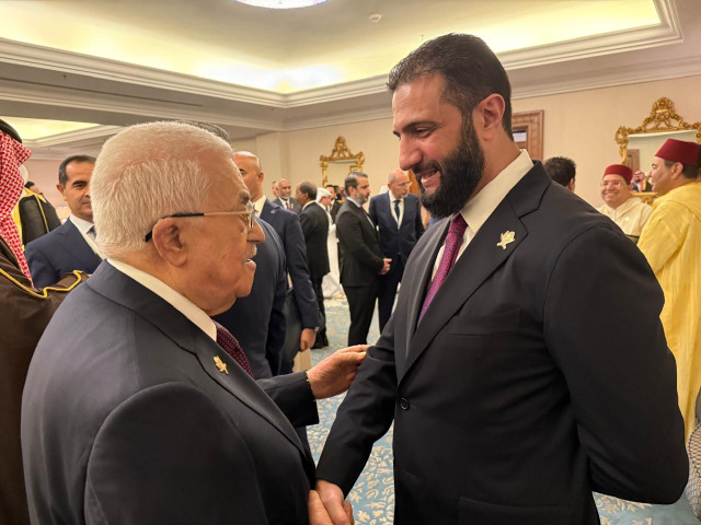 الرئيس عباس يلتقي الرئيس السوري في الدوحة