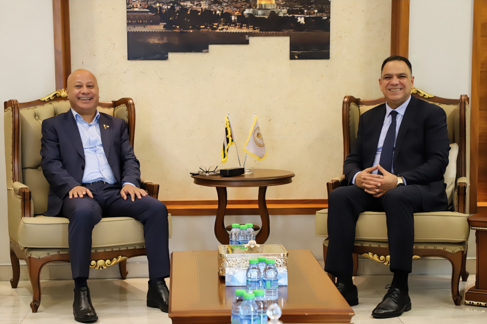 مدير عام جهاز الاستخبارات العسكرية يبحث ود. أبو هولي تعزيز الوعي بقضية اللاجئين وحق العودة