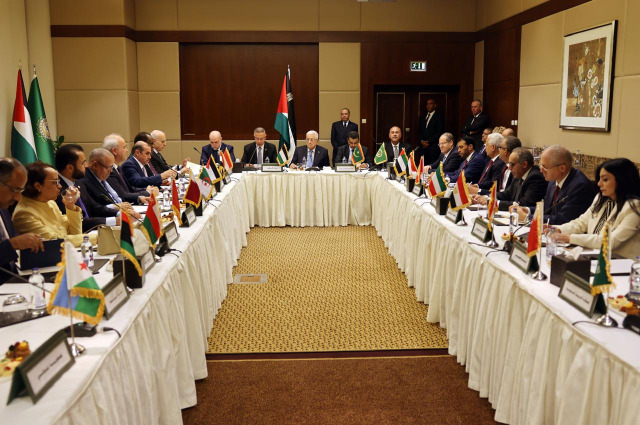 الرئيس عباس يستقبل السفراء العرب المعتمدين لدى تركيا