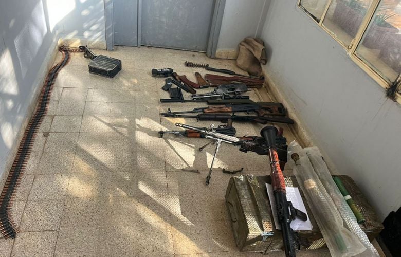 بالصور: عملية نوعية في زحلة... توقيف 4 مواطنين وضبط ترسانة حربية 