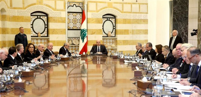 الحكومة محاصرة بأزمة الرواتب والتعويضات والعسكريون المتقاعدون ممتعضون من سلام