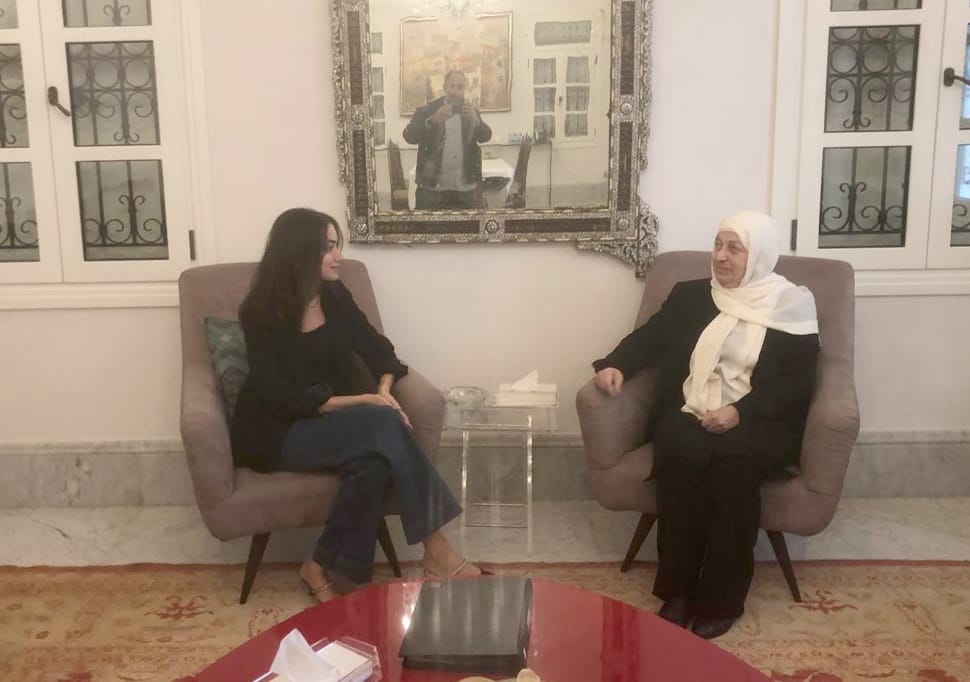 بهية الحريري تستقبل الصحافية بلستيا العقاد وتثمّن شجاعتها في توثيق جرائم الحرب على غزة
