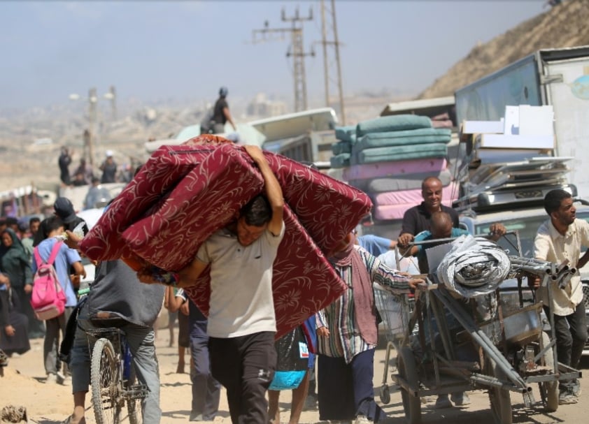 رغم الإعلان عن التوصل لاتفاق.. الاحتلال يواصل غاراته على غزة ويحذّر من العودة شمالاً
