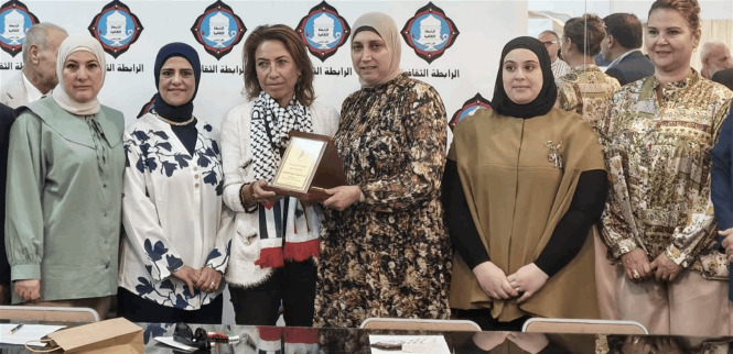 تكريم لينا الطبال لدورها البطولي في كسر الحصار عن غزة