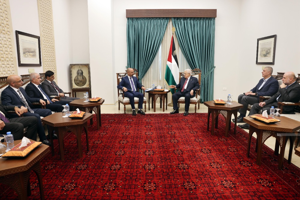 الرئيس عباس يستقبل وفدا من اتحاد المقاولين الفلسطينيين