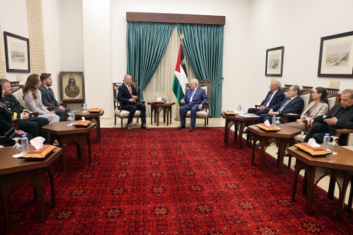 الرئيس عباس يستقبل رئيس مكتب الممثلية الكندية لدى فلسطين