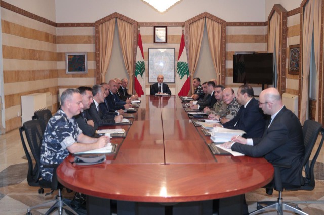وزير الداخلية يترأس اجتماع مجلس الأمن الداخلي المركزي: تشديد على مكافحة الجريمة  والاستعداد لزيارة البابا