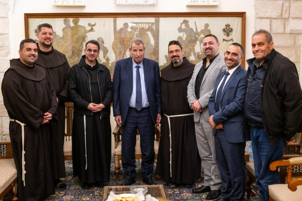 د. خوري يهنّئ كهنة اللاتين والفرنسيسكان وروم الملكيين في بيت لحم بالميلاد