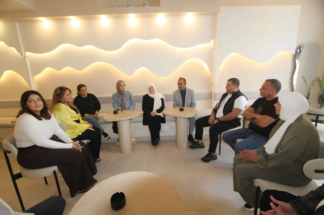 بهية الحريري تزور مقهى "BEANZ COFFEE HOUSE" مهنئةً بافتتاحه.. وتنوّه بدور القطاع الخاص في تنشيط الحركة السياحية والتجارية بصيدا