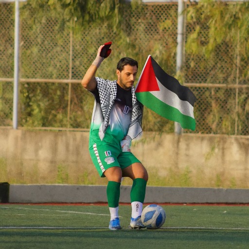 آدم طراف.. نجمٌ جنوبي يتألق في سماء فلسطين تجمعنا