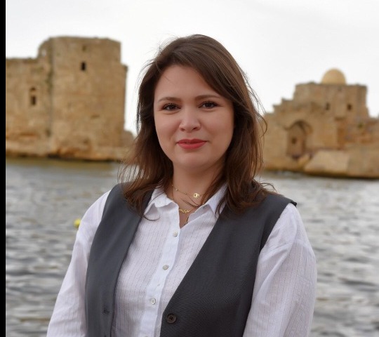 آية البلولي تستنكر الاعتداء على مصطفى حجازي وعناصر شرطة بلدية صيدا