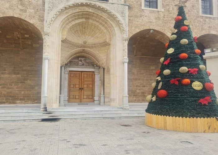 محاولة إحراق شجرة الميلاد في طرابلس!
