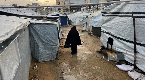 انهيار منزل وغرق مخيمات في غزة جراء المنخفض الجوي
