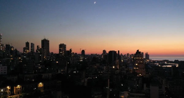 تفادياً للعتمة الشاملة... بدء تفريع الباخرة الكويتية في الزهراني