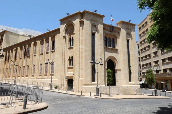 بين المشاركة والمقاطعة… إليكم مواقف الكتل النيابية من جلسة الغد