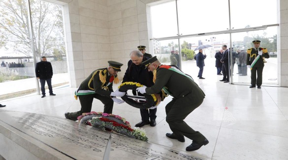 فتوح يضع إكليلا من الزهور على ضريح الشهيد أبو عمار لمناسبة الذكرى الـ61 لانطلاقة الثورة