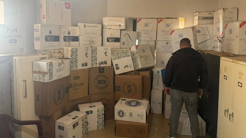 بالفيديو - إحباط تهريب أطنان من الدخان والسجائر الإلكترونية إلى لبنان