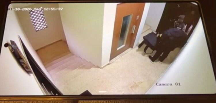 بالفيديو - جريمة مروعة في جسر الباشا... عامل "ديلفري" يقتل مواطنا داخل منزله!