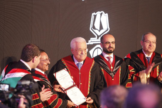 الجامعة العربية الأميركية تمنح الرئيس محمود عباس شهادة الدكتوراة الفخرية في العلوم الإنسانية