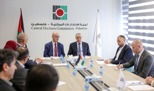 حسين الشيخ يطلع على جاهزية لجنة الانتخابات المركزية والتحضيرات للاستحقاق المقبل