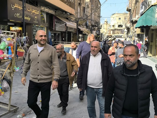 عمر مرجان يجول في سوق صيدا معايدا بشهر  رمضان