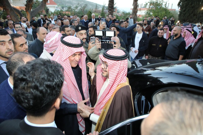 السفير بخاري في إفطار للعشائر العربية في وادي خالد