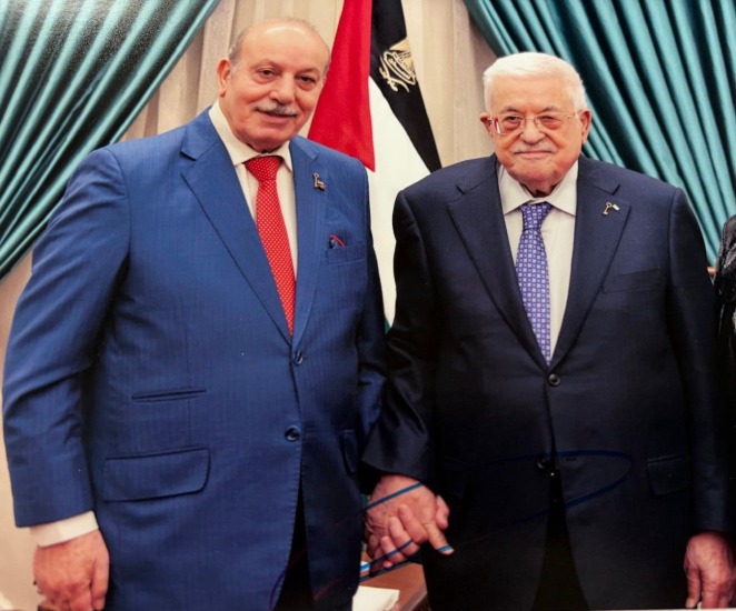 الرئيس عباس يطمئن إلى صحة السفير خالد عارف