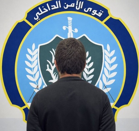 توقيف محتال استغل النازحين عبر حسابات وهمية لتأجير شقق على مواقع التواصل