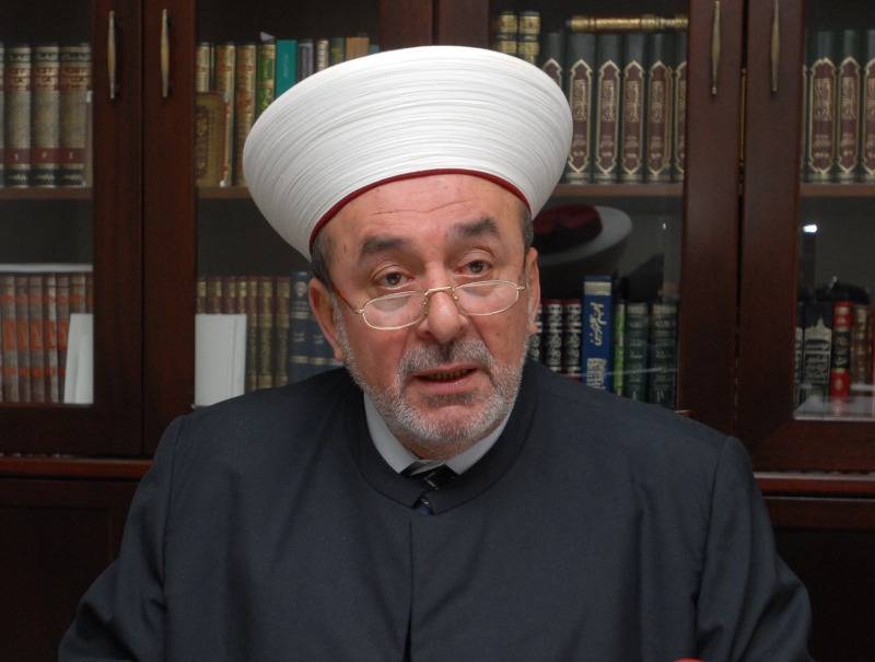 المفتي سوسان يؤدي صلاة عيد الفطر  في مسجد الحريري ويعتذر عن عدم تقبل التهاني