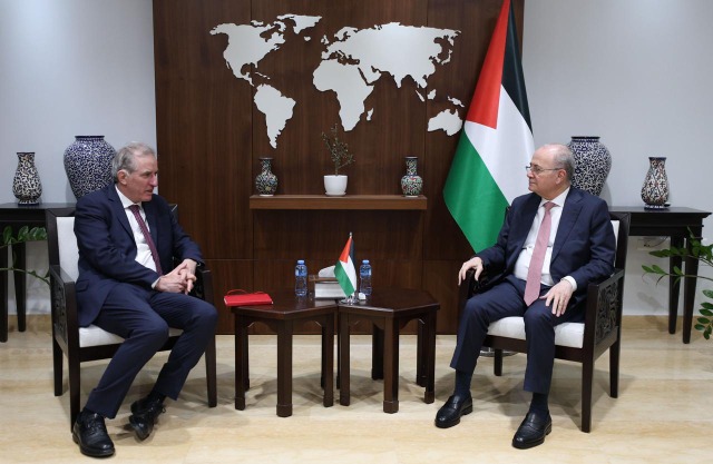 رئيس الوزراء الفلسطيني د. مصطفى يبحث مع الممثل الأوروبي لعملية السلام آخر المستجدات