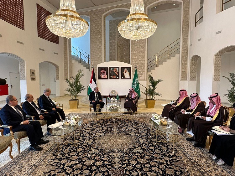 وفد فلسطيني برئاسة حسين الشيخ يلتقي وزير الخارجية السعودي