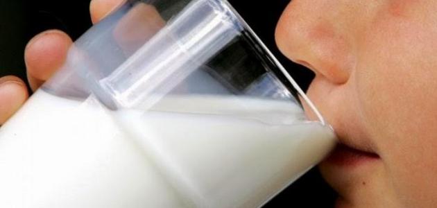 صباحاً أم مساءً؟ التوقيت المثالي لشرب الحليب