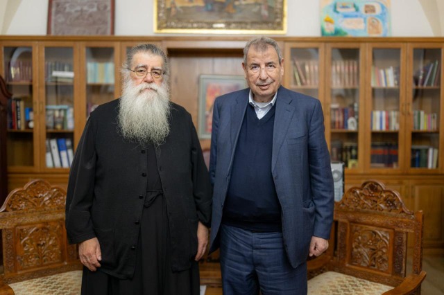 د. خوري يلتقي المتروبوليت ڤينذكتوس لبحث التحضيرات في عيد القيامة