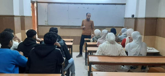تنفيذا لتوجيهات الرئيس عباس.. "دائرة شؤون اللاجئين" وسفارة فلسطين بسوريا تنظمان دورة تعليمية مكثفة لطلبة الشهادتين الثانوية والإعدادية في مخيم اليرموك