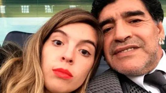 ابنة مارادونا تخرج عن صمتها: الأطباء تلاعبوا بنا وتركوه يموت!