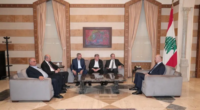 الوزير الحجار يبحث مع ممثلي قطاع المحروقات في تنظيم النقل والتوزيع