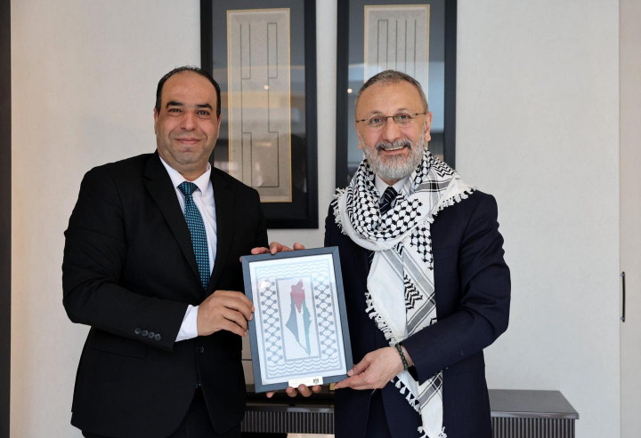 القنصل معاذ العطشان يستعرض مع رئيس بلدية أيوب سلطان سبل تقديم التسهيلات للجالية الفلسطينية