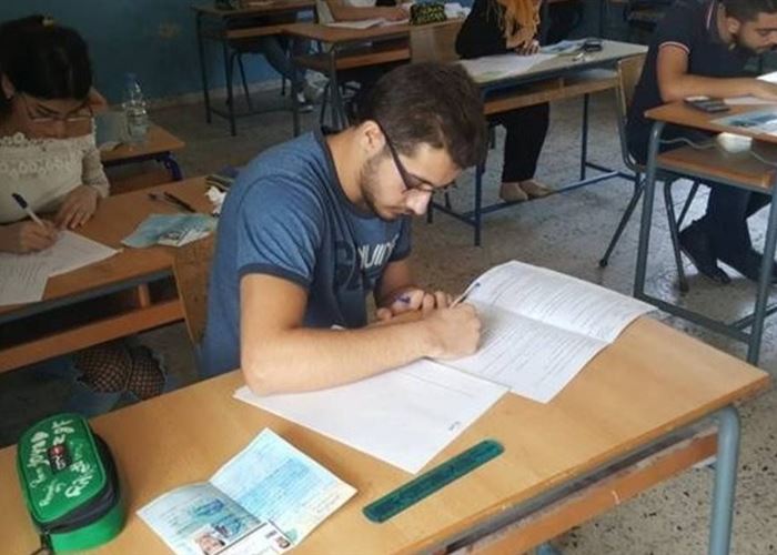 إصرار على إجراء الامتحانات الرسمية ورفض قاطع للإفادات