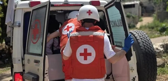 إنقاذ أمّ وطفليها بعد أن حاصرتهم الغارات في النبطية