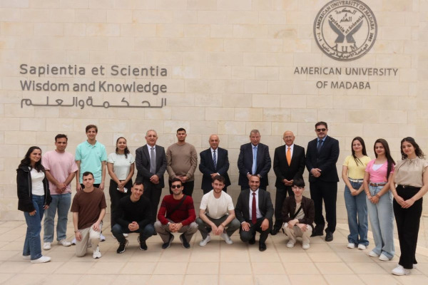 د. خوري يزور الجامعة الأميركية في مادبا ويلتقي طلبة غزة الحاصلين على منح دراسية
