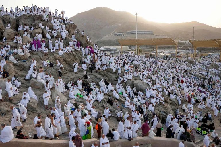 أكثر من 1.5 مليون حاج يفيضون إلى مزدلفة تمهيداً لنسك أول أيام العيد